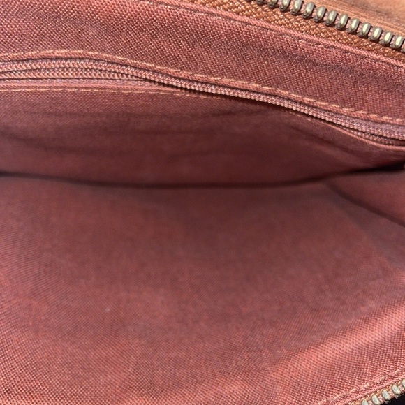 $25 (ππΌππ πΎππΌππΎπ)VINTAGE FOSSIL LEATHER CROSSBODY - Picture 4 of 5